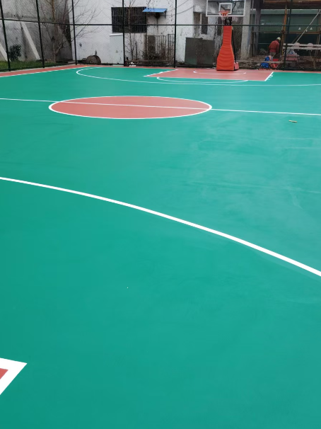 遂平 球场长期使用易出现地面开裂